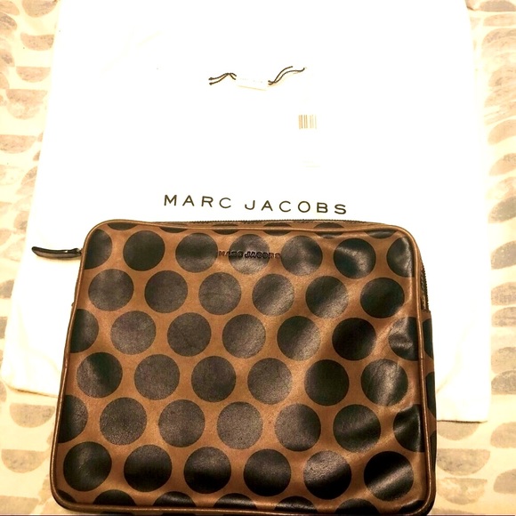 Marc Jacobs Handbags - 🎉*WT*AUTHENTIC MARC JACOBS POUCH/IPAD CASE🎊😍